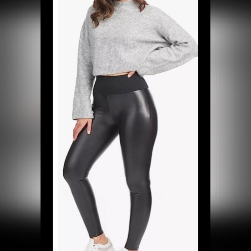 NWOT Assets by Spanx Women's All Over Faux Leather Leggings sz Medium